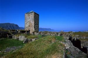 http://www.archdiocese.ca/e_bishop/pilg/2009Norway/St.SunnivaMonasteryRuins.jpg