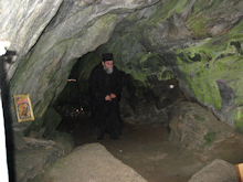 Fr. Serafim i Sunniva grotten